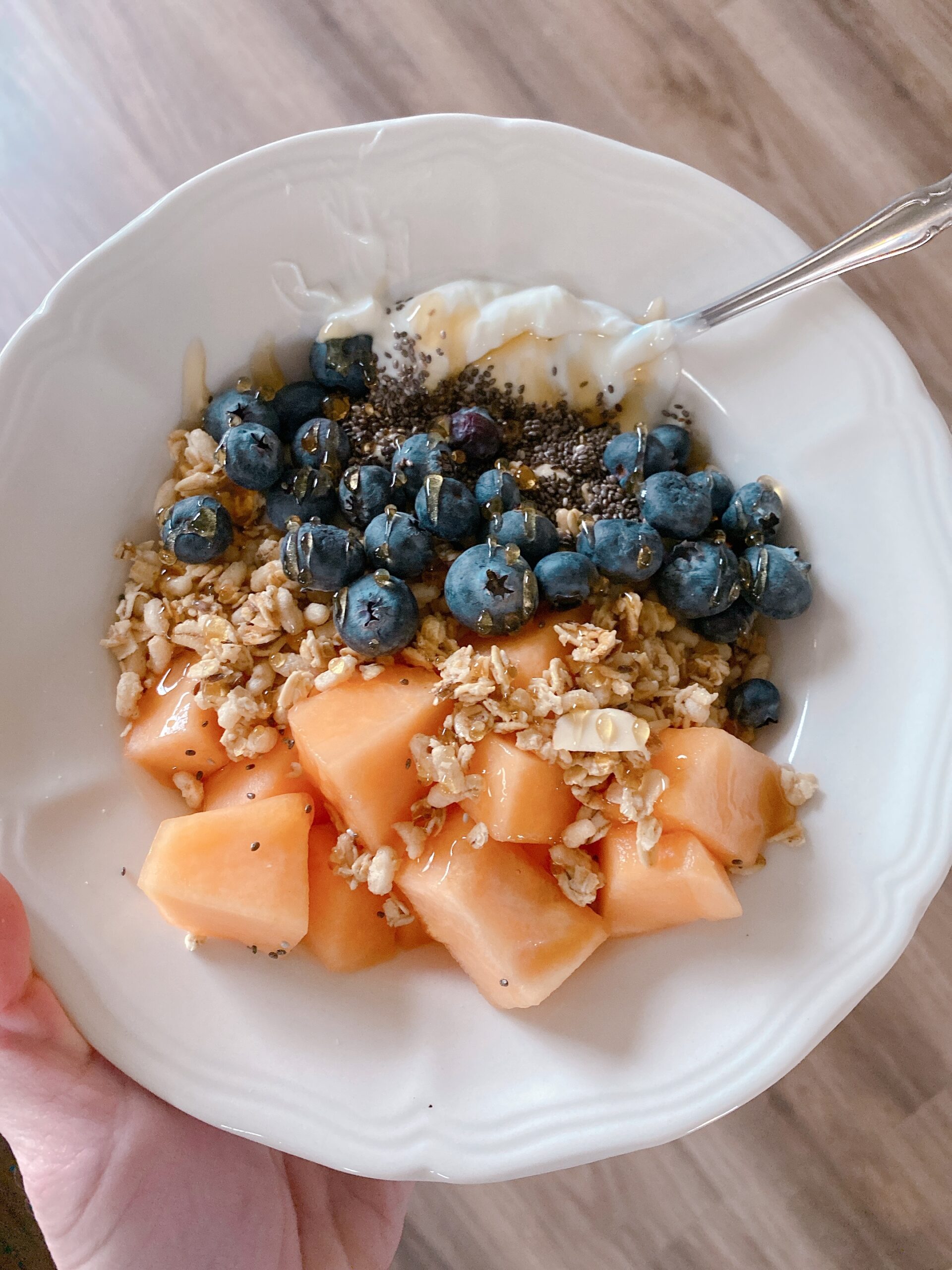 9 Easy Greek Yogurt Bowl Recipes (High-Protein, 5-Minute Breakfasts)